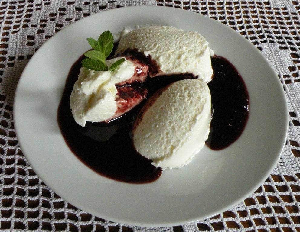 Topfennockerl mit Brombeeren Topfennockerl mit Brombeeren