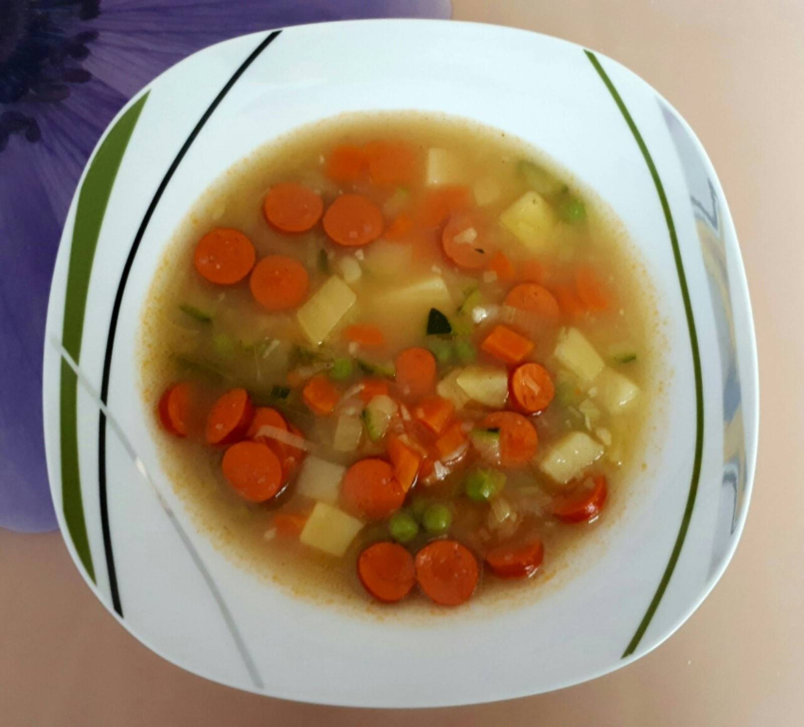 Gemüsesuppe mit Debreziner