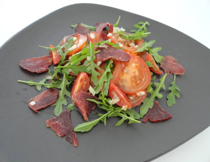 Tomatensalat mit Bündnerfleisch