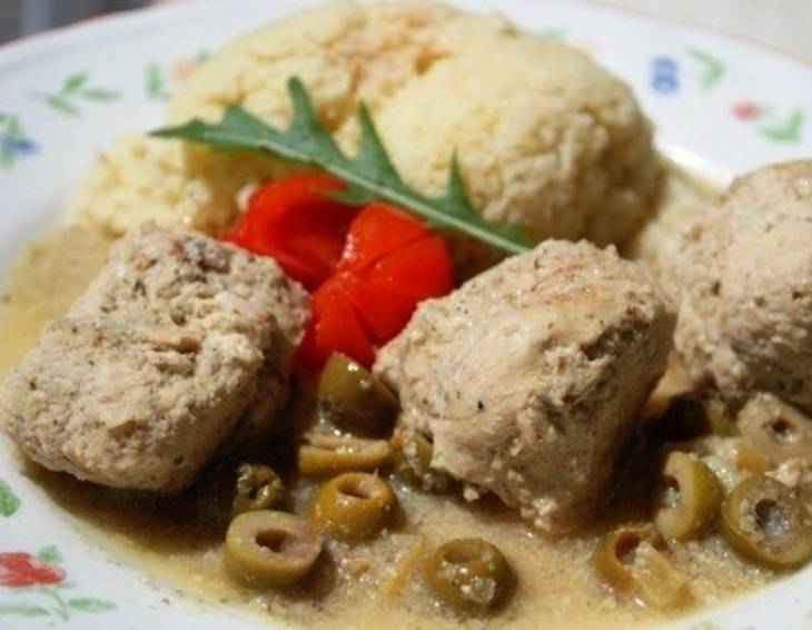 Hühnerbrust-Tajine mit eingelegter Salzzitrone und Oliven Hühnerbrust-Tajine mit eingelegter Salzzitrone und Oliven