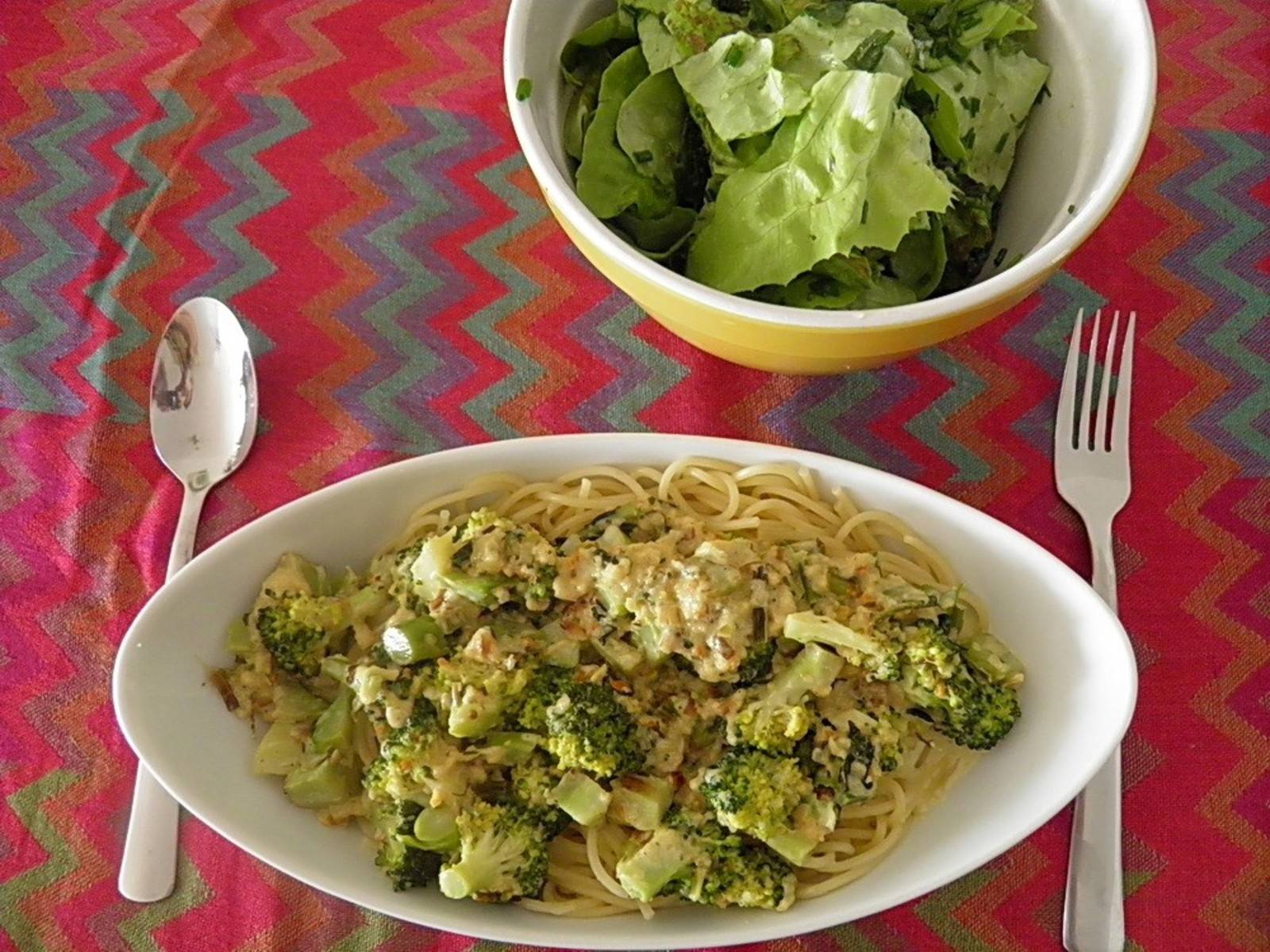 Spaghetti mit Brokkoli-Käse-Soße