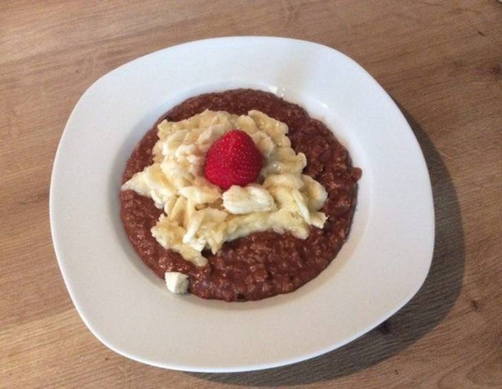 Gesundes Oatmeal mit Früchten