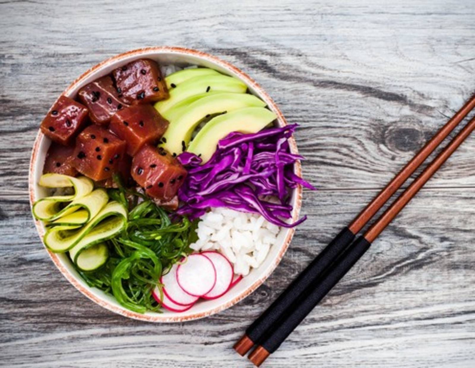 Poke Bowl mit Thunfisch, Rotkraut und Algen Rezept - ichkoche.de Poke Bowl mit Thunfisch, Rotkraut und Algen Rezept - ichkoche.de