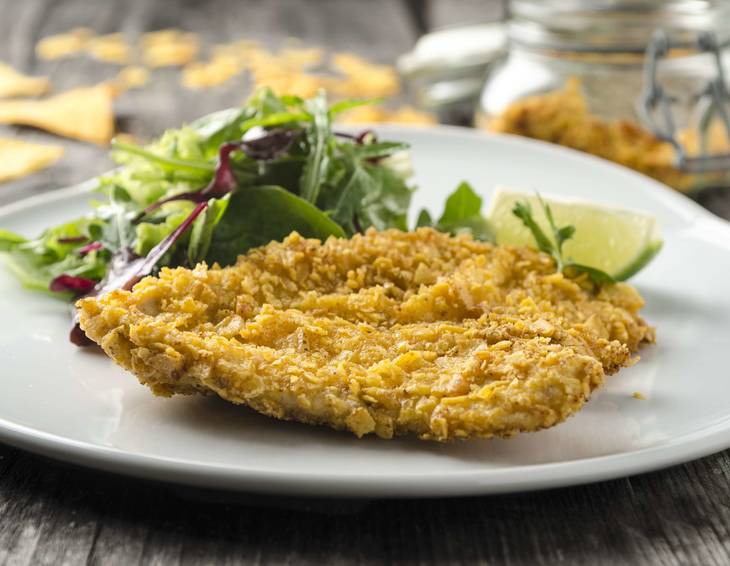 Schnitzel in Tortilla-Chips-Kruste