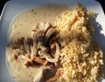 Geschnetzeltes mit Eierschwammerl und Bulgur Geschnetzeltes mit Eierschwammerl und Bulgur