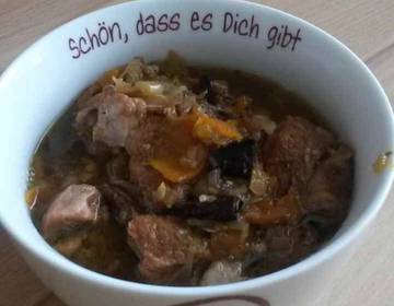Schweinsgulasch mit Pilzen und Karotten Schweinsgulasch mit Pilzen und Karotten