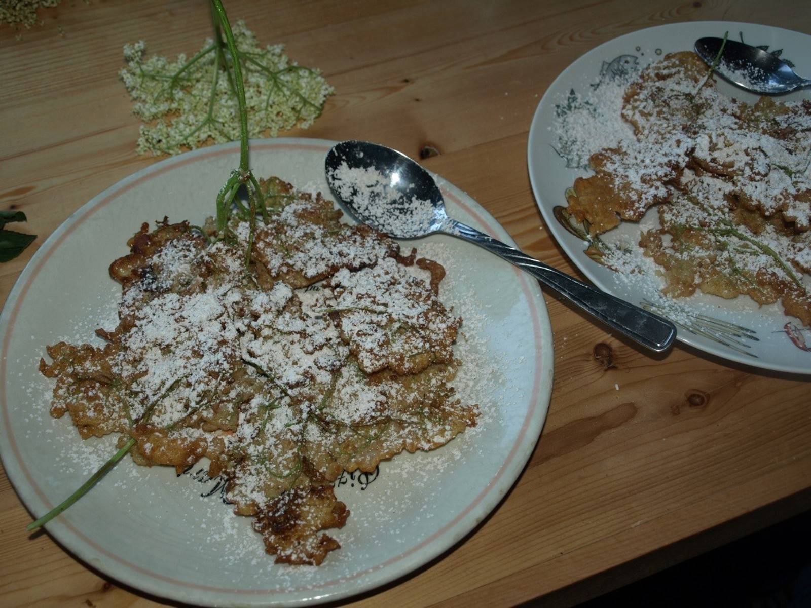 Holunderblüten in Vollkorndinkelteig Rezept - ichkoche.ch