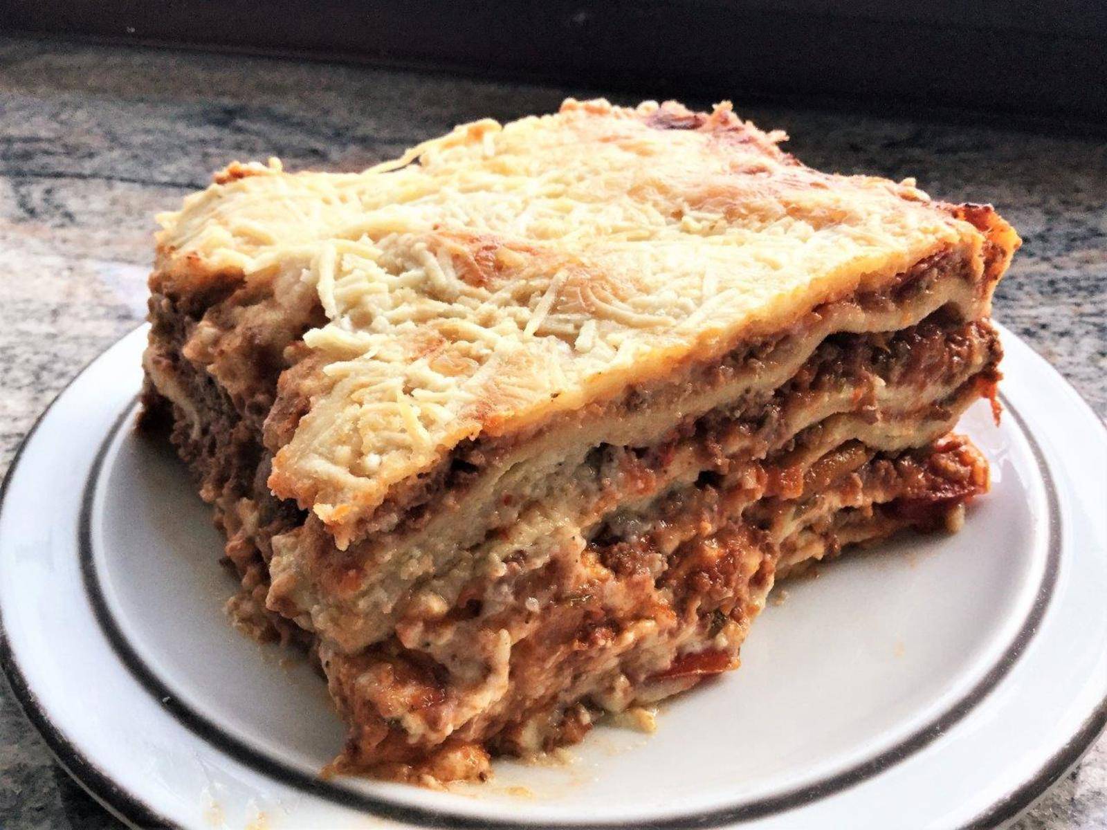 Lasagne mit selbst gemachten Nudelblättern Lasagne mit selbst gemachten Nudelblättern