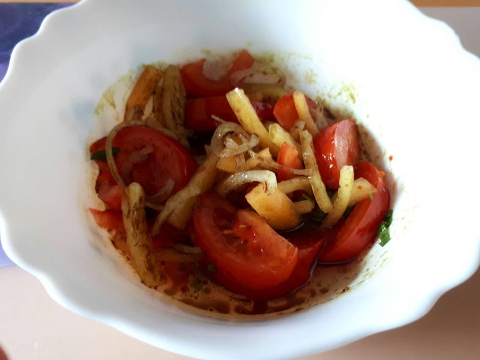 Tomaten-Paprikasalat mit Kernöl