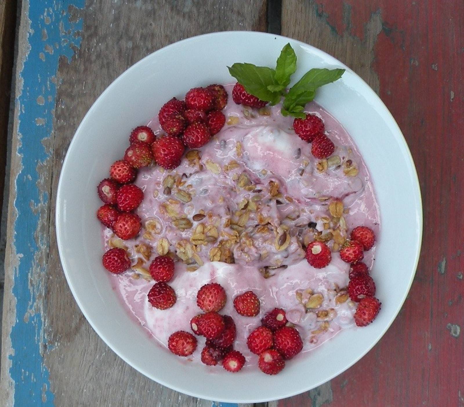 Müsli mit Walderdbeeren