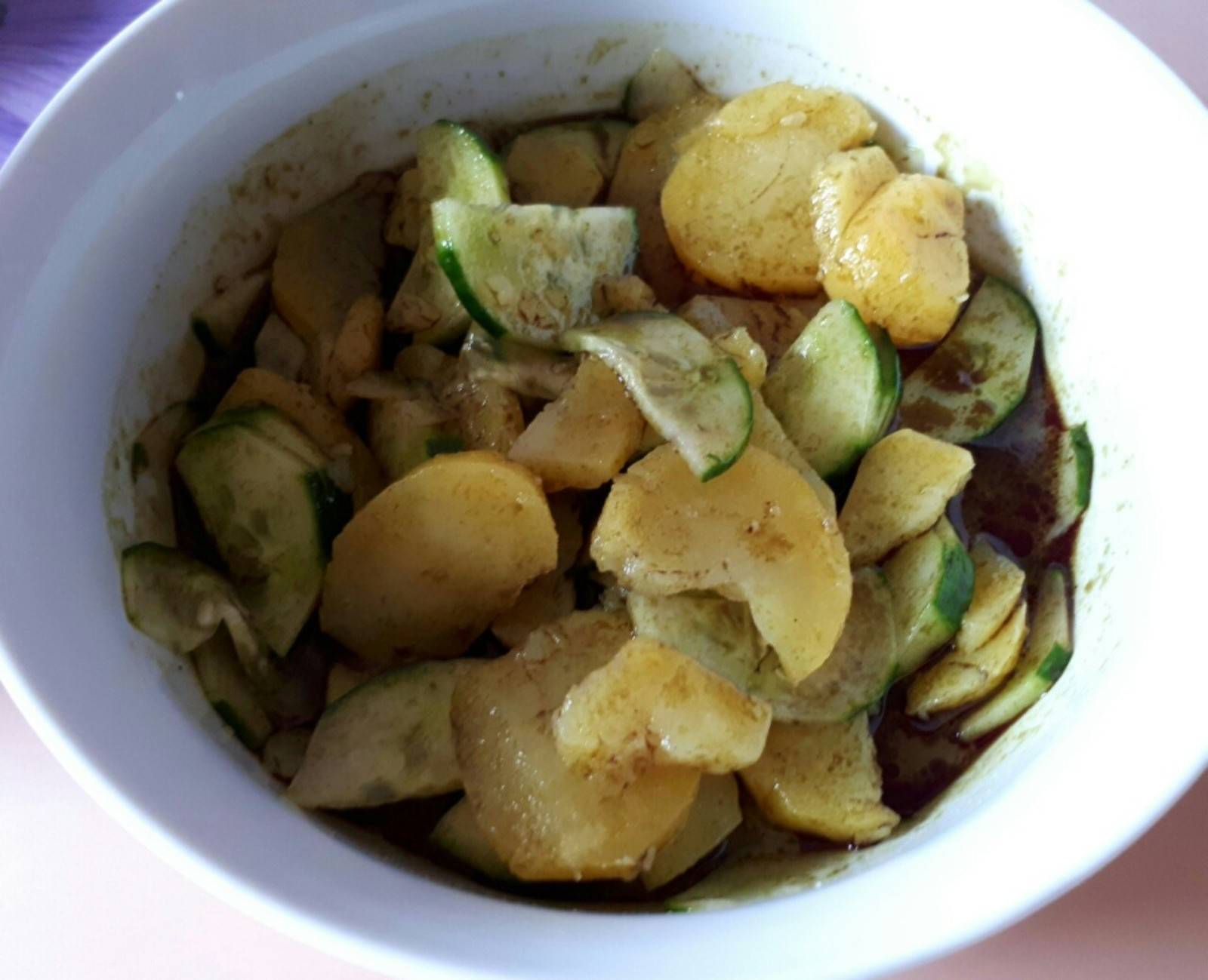 Erdäpfel-Gurkensalat mit Kernöl