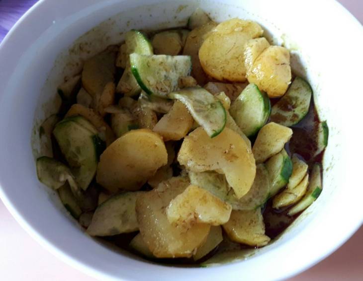 Erdäpfel-Gurkensalat mit Kernöl