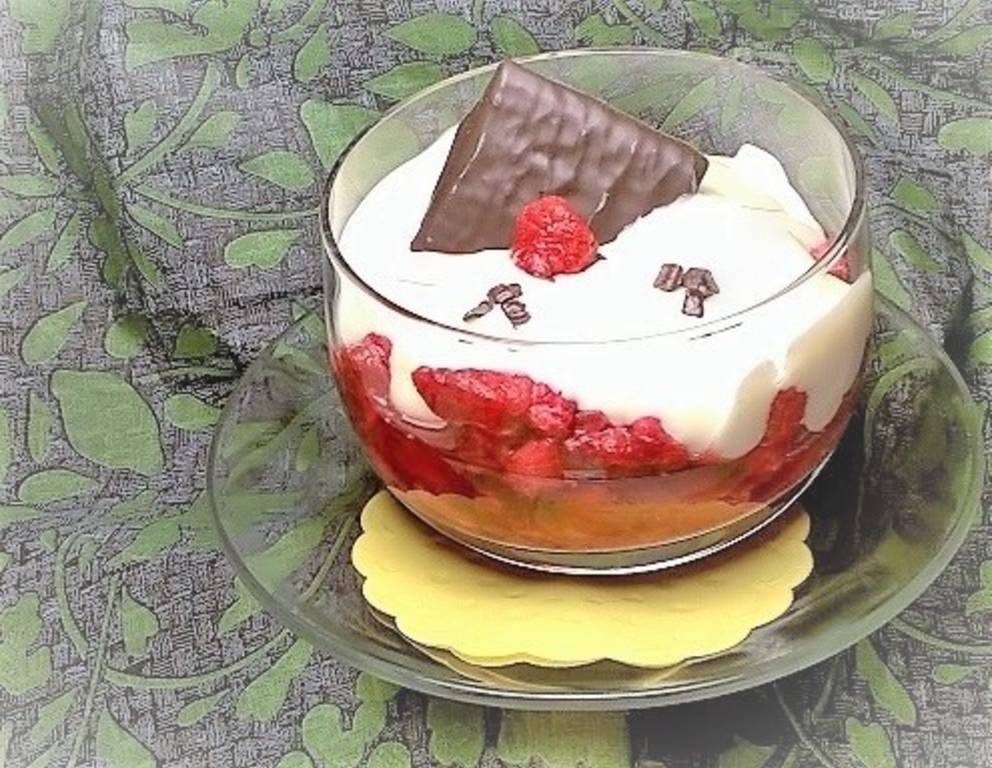 Himbeeren-Pfefferminz-Obersdessert Himbeeren-Pfefferminz-Obersdessert