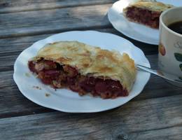 Feiner Kirsch-Gewürz-Strudel Feiner Kirsch-Gewürz-Strudel