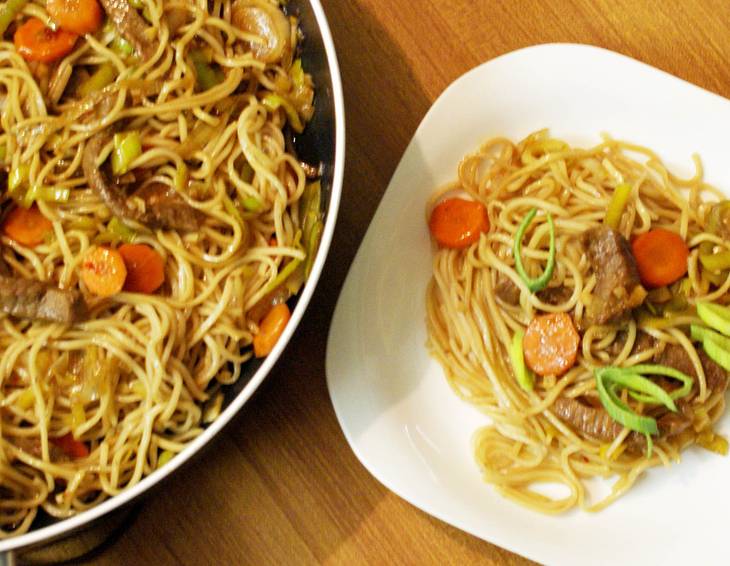 Asiatische Nudeln mit Rindfleisch Asiatische Nudeln mit Rindfleisch
