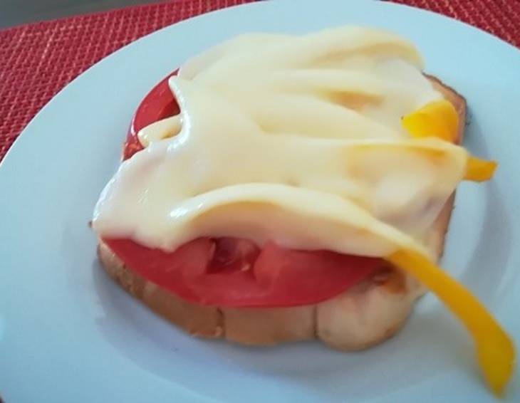 Tomaten-Paprikatoast Tomaten-Paprikatoast