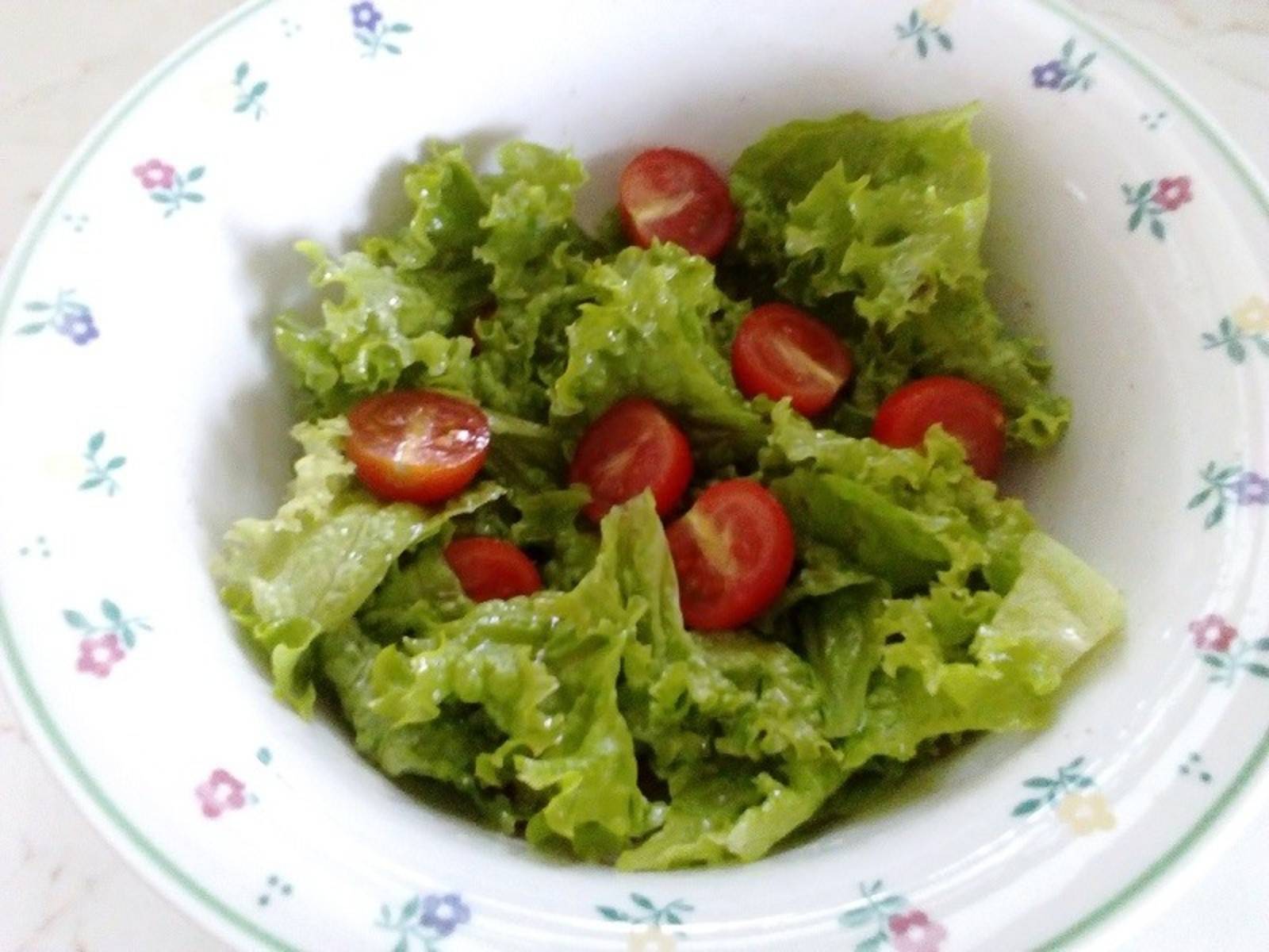 Bunter Frisée-Salat