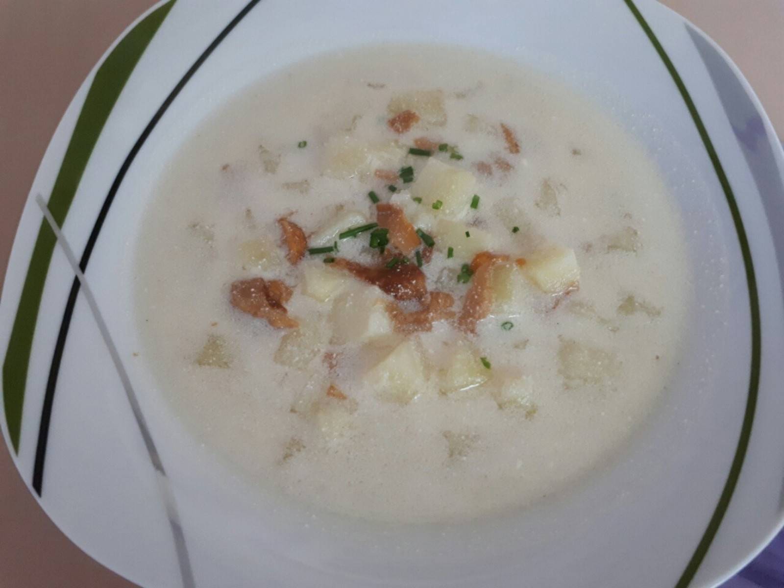 Rahmsuppe mit Eierschwammerln Rezept - ichkoche.at