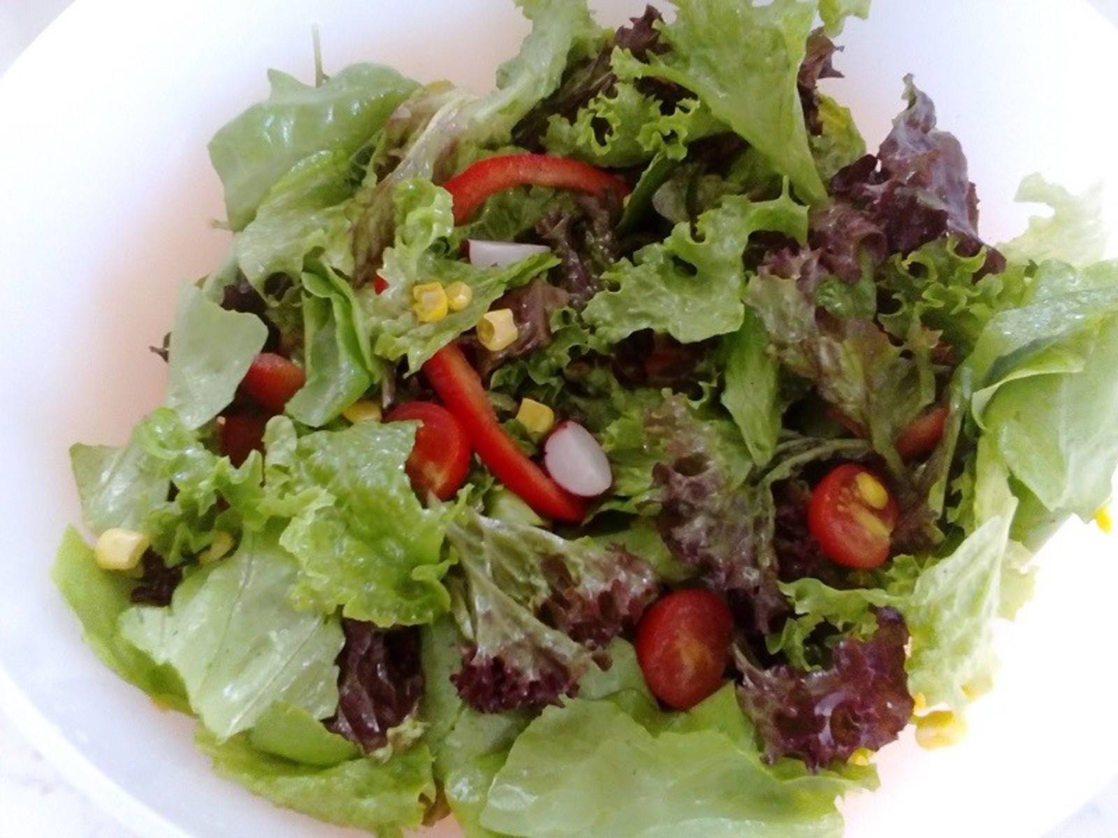 Sommerlicher Salat mit Balsamicodressing