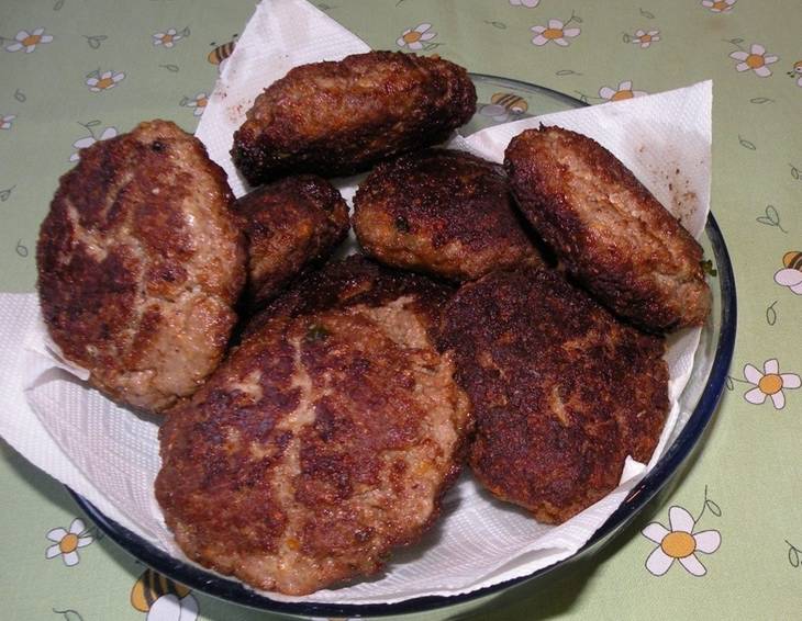 Fleischlaibchen mit Basilikumkern