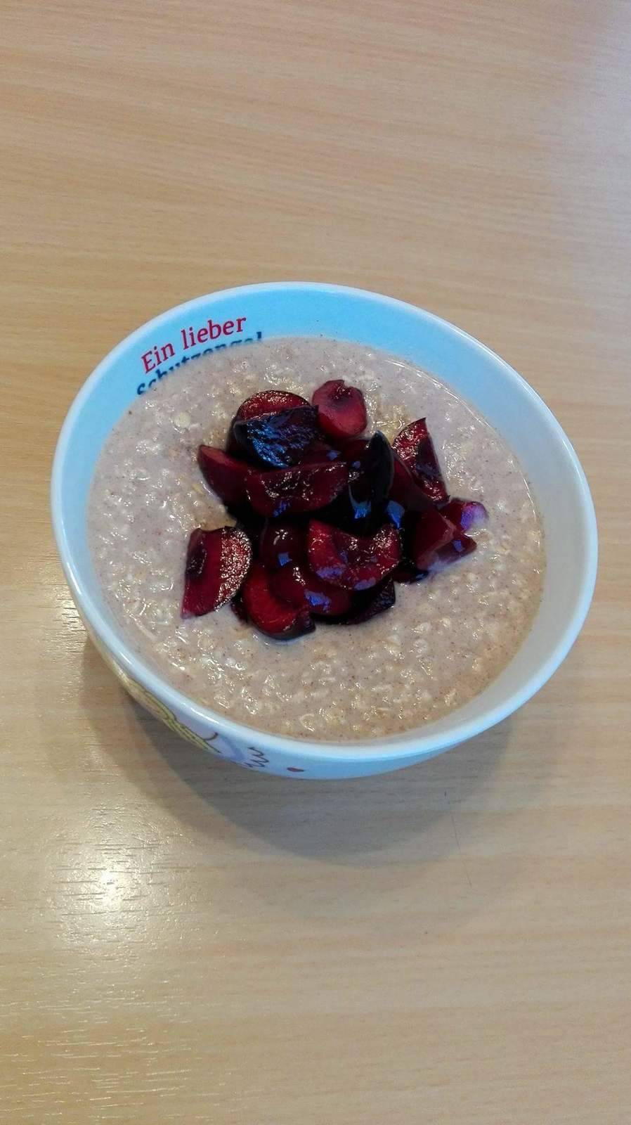 Oatmeal mit Kirschen