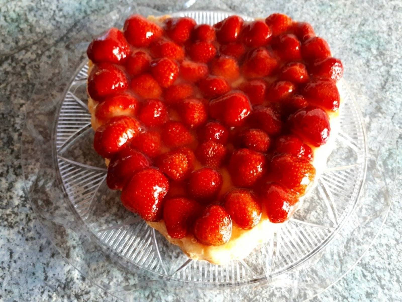 Erdbeerherz Rezept - ichkoche.de Erdbeerherz Rezept - ichkoche.de