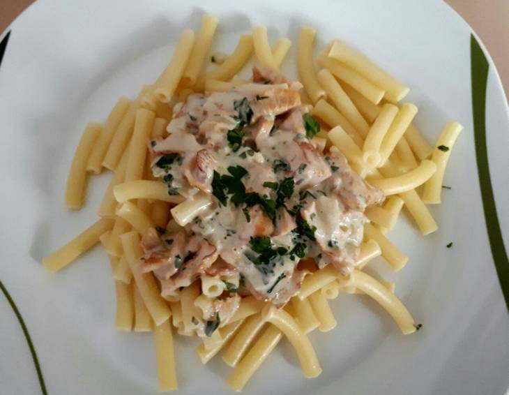 Maccheroncelli mit Eierschwammerlsauce Maccheroncelli mit Eierschwammerlsauce