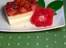 Topfenschnitten mit Erdbeeren und Rosengelee Topfenschnitten mit Erdbeeren und Rosengelee
