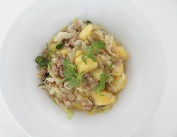 Krauteintopf mit Faschiertem und Erdäpfeln Krauteintopf mit Faschiertem und Erdäpfeln