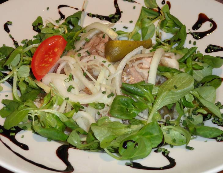 Karpfensulz auf Vogerlsalat Karpfensulz auf Vogerlsalat