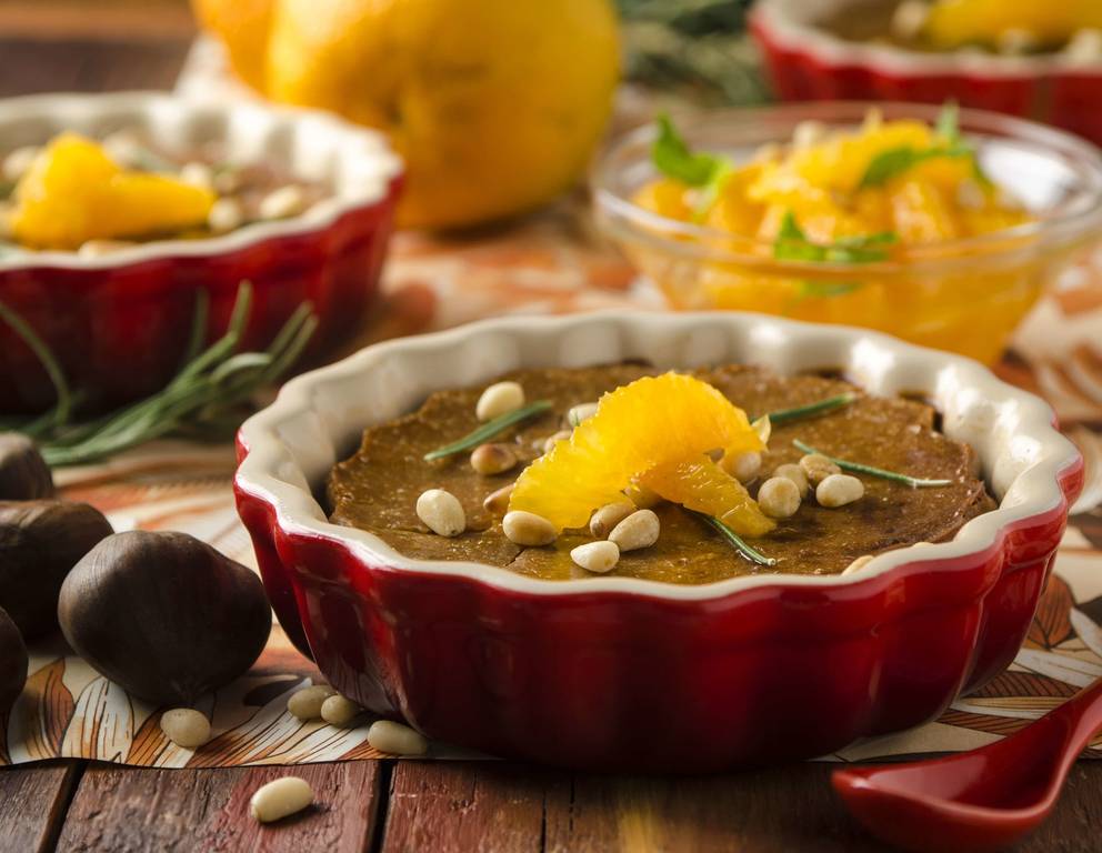 Castagnaccio mit Orangensalat Castagnaccio mit Orangensalat