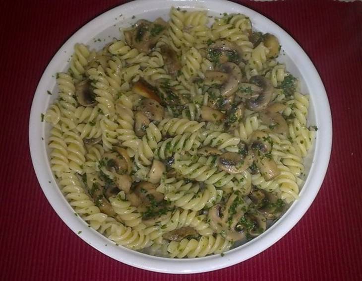 Fusilli mit Champignon-Petersil-Soße