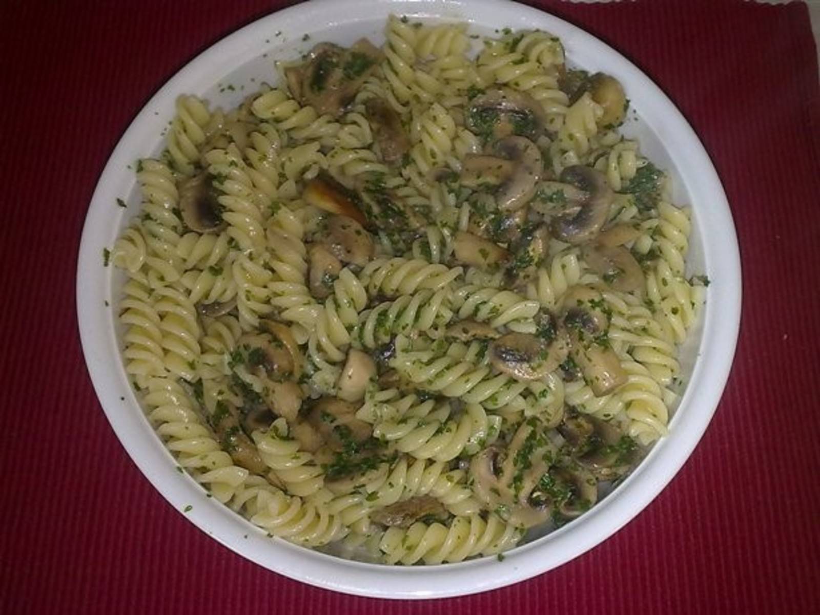 Fusilli mit Champignon-Petersil-Soße Rezept - ichkoche.at Fusilli mit Champignon-Petersil-Soße Rezept - ichkoche.at