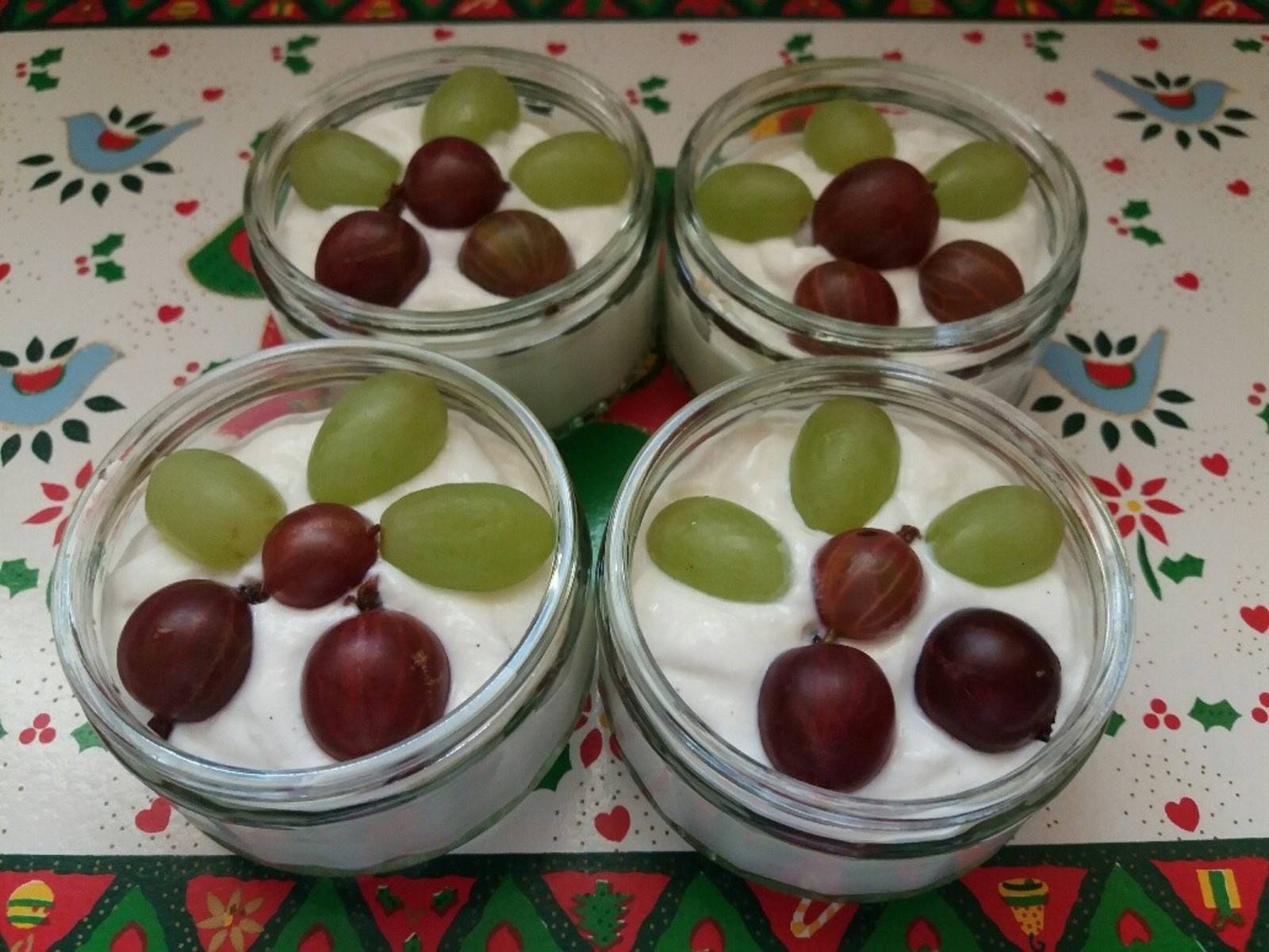 Ricottacreme mit Weintrauben und Stachelbeeren Rezept - ichkoche.ch