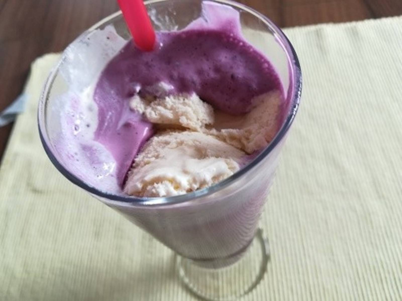 Heidelbeer-Shake Rezept - ichkoche.de Heidelbeer-Shake Rezept - ichkoche.de