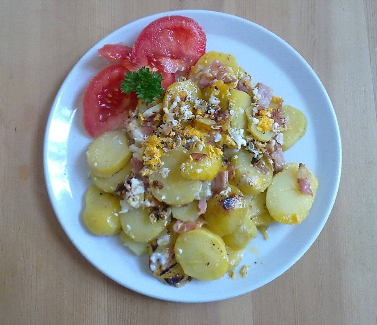 Bratkartoffeln mit Ei und Speck Rezept - ichkoche.de
