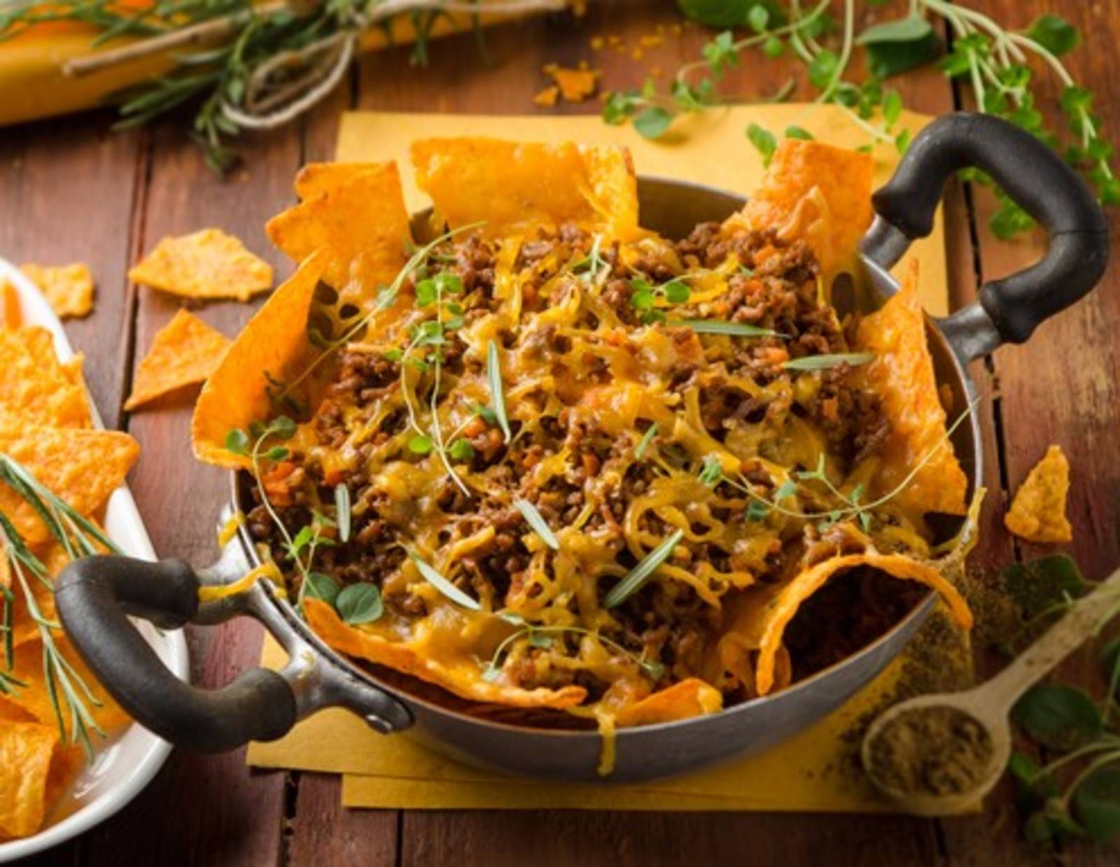 Überbackene Tortilla-Chips mit Lammfaschiertem Rezept - ichkoche.de