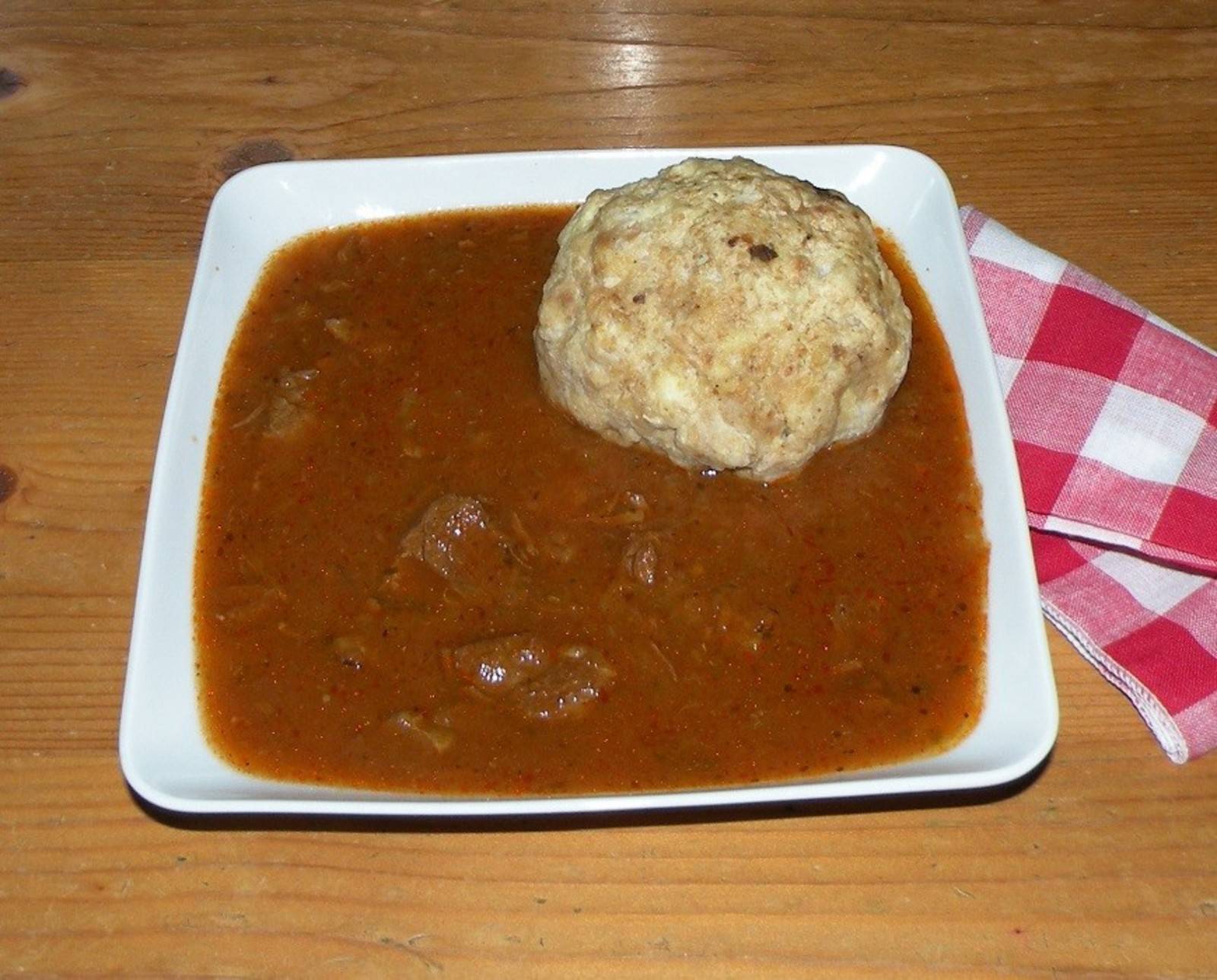 Gulasch Rezept - ichkoche.de Gulasch Rezept - ichkoche.de
