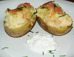 Ofenkartoffeln mit Lachs und Sauerrahm