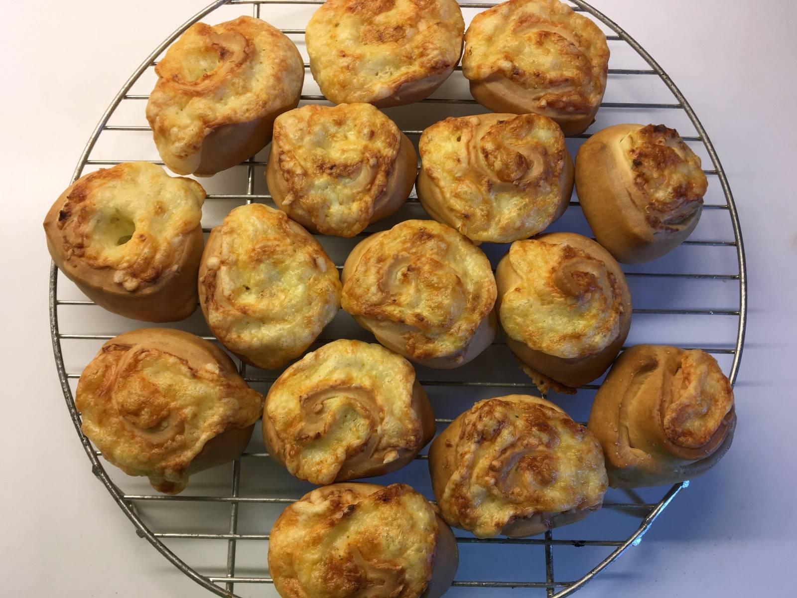 Pikante Käse Schnecken Rezept - ichkoche.ch Pikante Käse Schnecken Rezept - ichkoche.ch