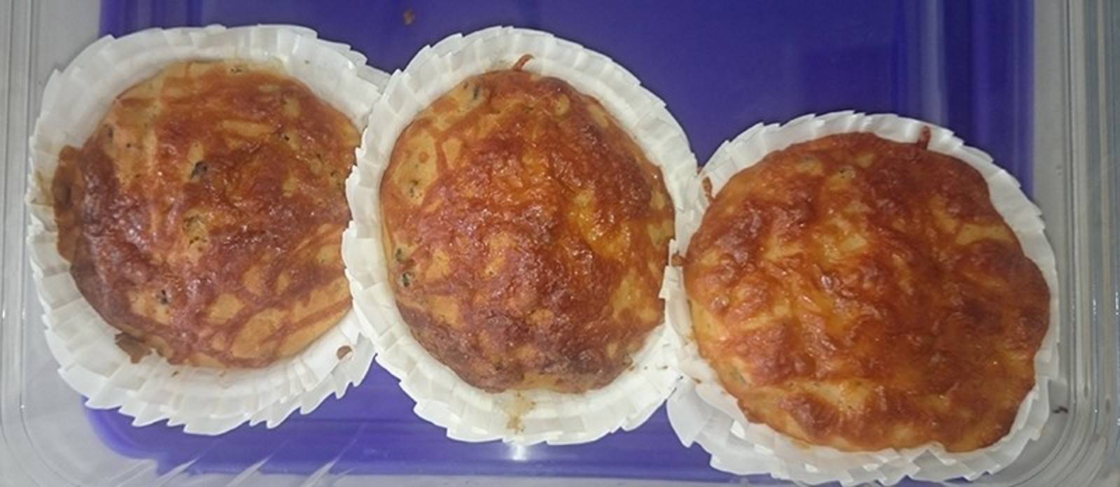 Muffins mit Parmesan und Basilikum