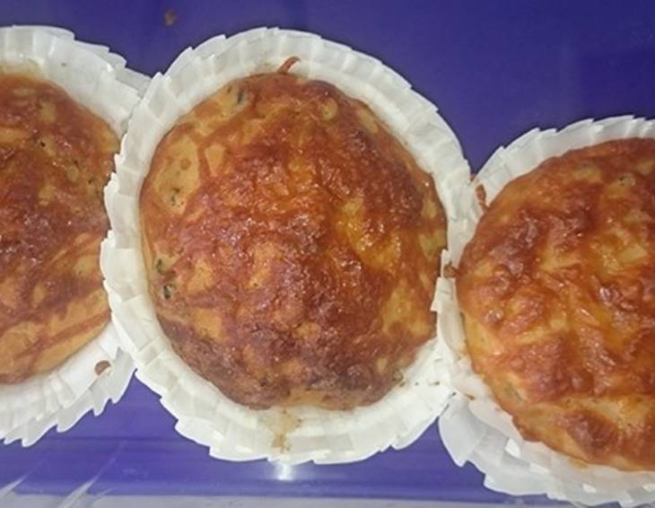 Muffins mit Parmesan und Basilikum