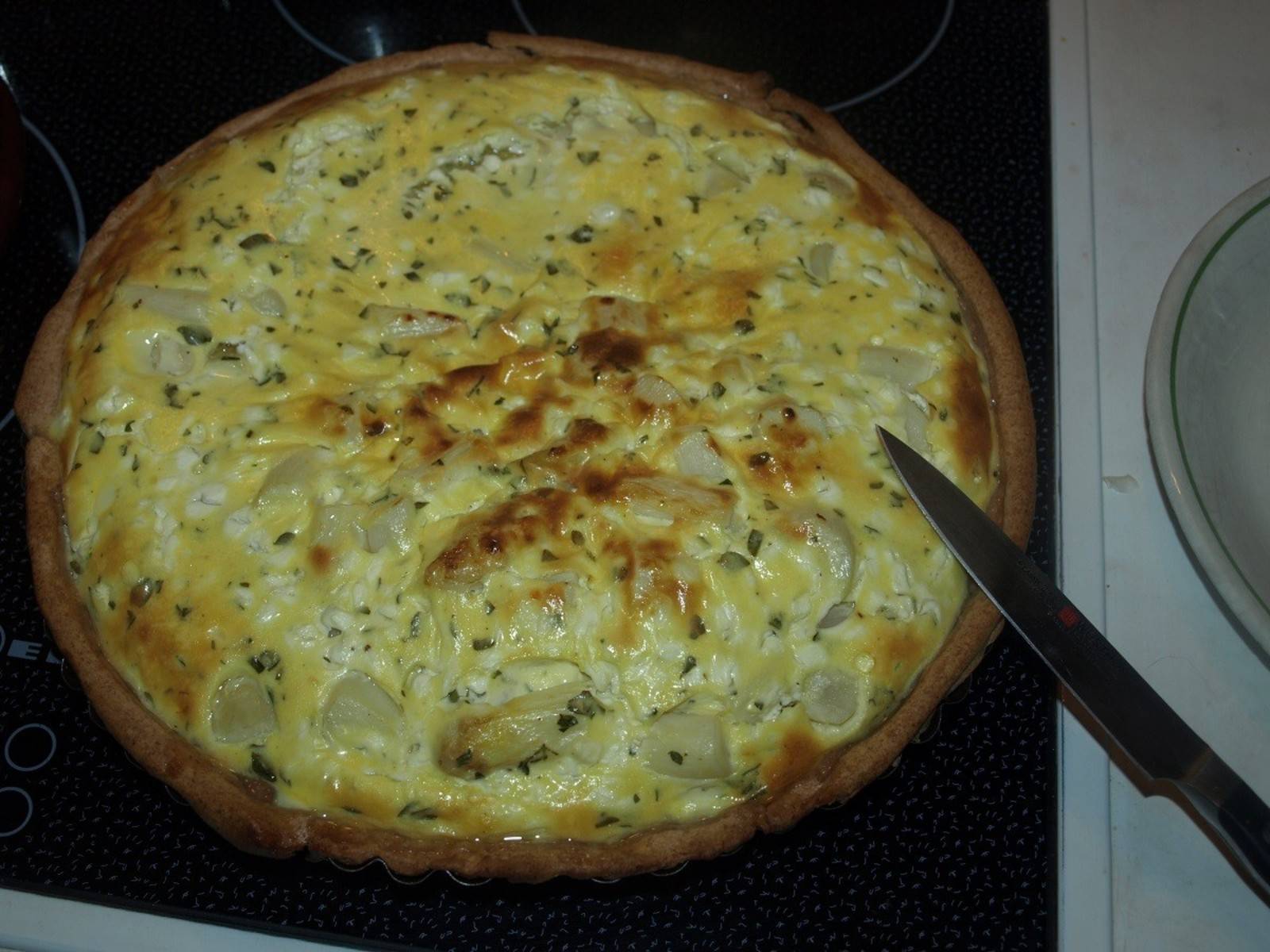 Spargelquiche mit Hüttenkäse