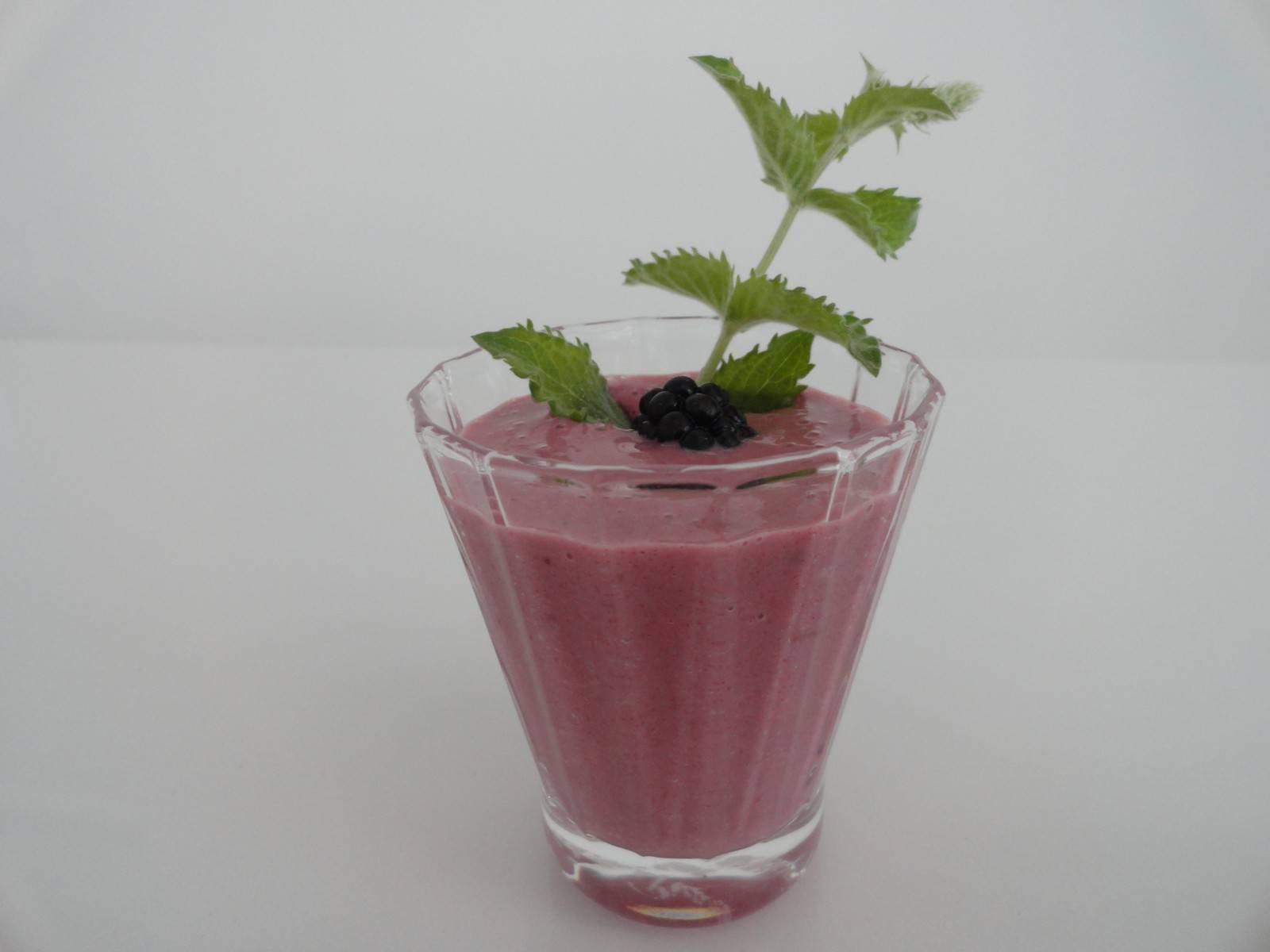 Joghurtdrink mit Brombeeren und Haselnüssen Rezept - ichkoche.de Joghurtdrink mit Brombeeren und Haselnüssen Rezept - ichkoche.de