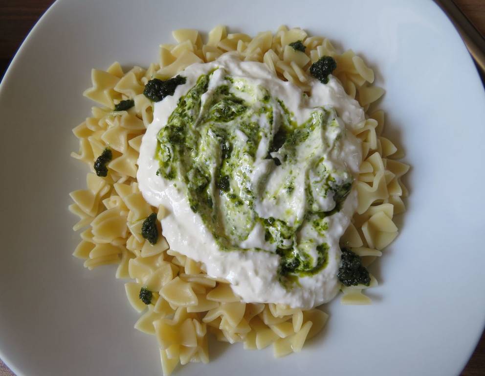 Topfenfleckerl mit Bärlauchpesto Topfenfleckerl mit Bärlauchpesto