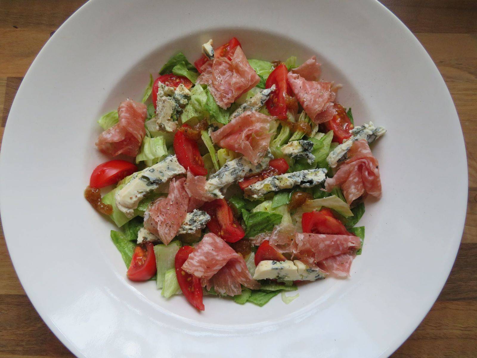 Salami-Roquefort-Salat Rezept - ichkoche.de