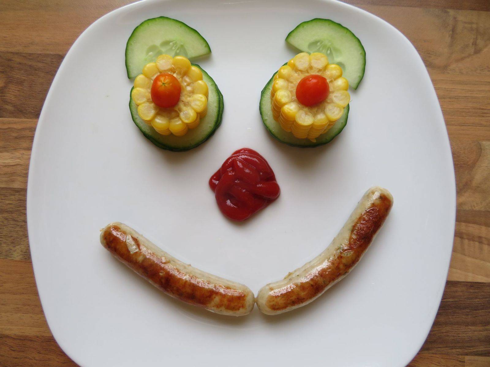 Kindergrillteller Würsterlgesicht