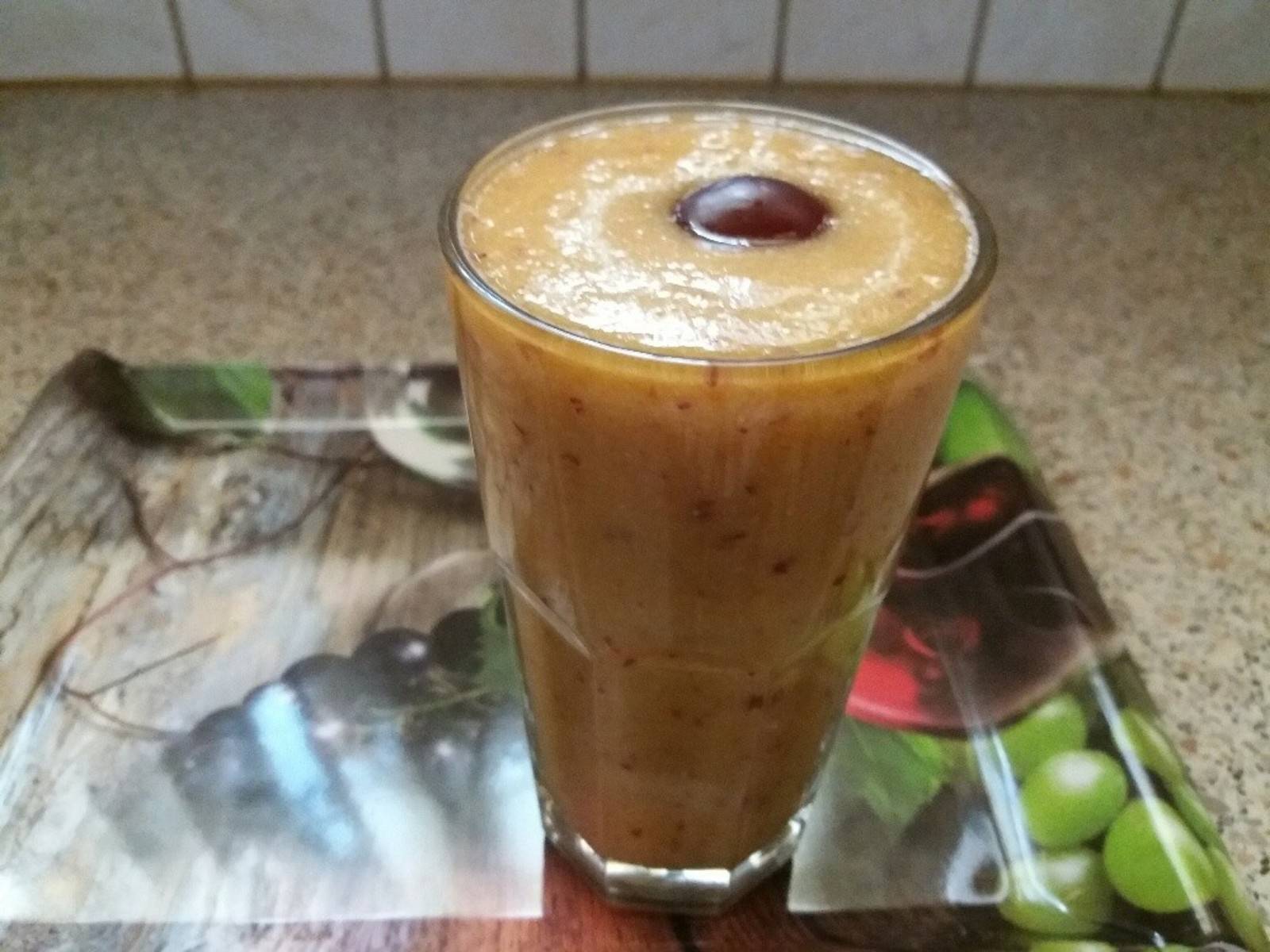 Melonen-Pfirsich-Marillen-Trauben Smoothie