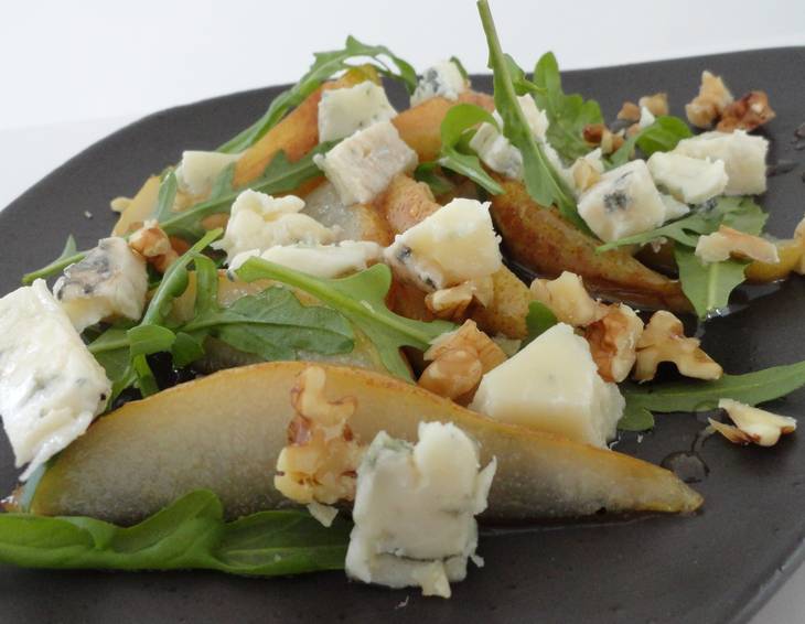 Gebratene Gorgonzola Birnen auf Rucola