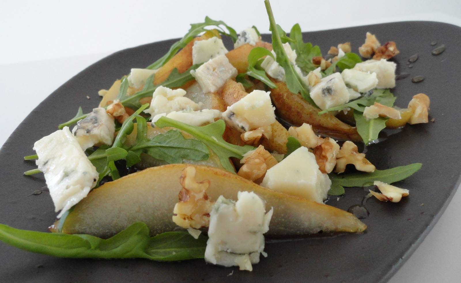 Gebratene Gorgonzola Birnen auf Rucola Rezept - ichkoche.ch Gebratene Gorgonzola Birnen auf Rucola Rezept - ichkoche.ch
